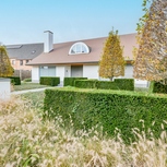 Villa met magazijn