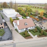 Villa met magazijn