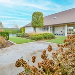 Villa met magazijn