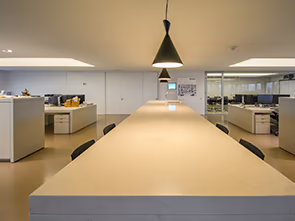 Villa met magazijn