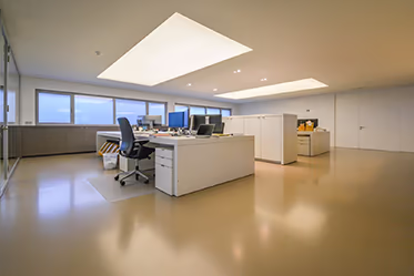 Villa met magazijn